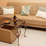 Enchanting 2bdr Townhouse In Centre!