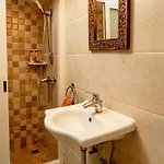 Apartment Enchanting 2bdr Townhouse In Centre! *