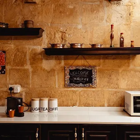 Enchanting 2bdr Townhouse In Centre! Appartement