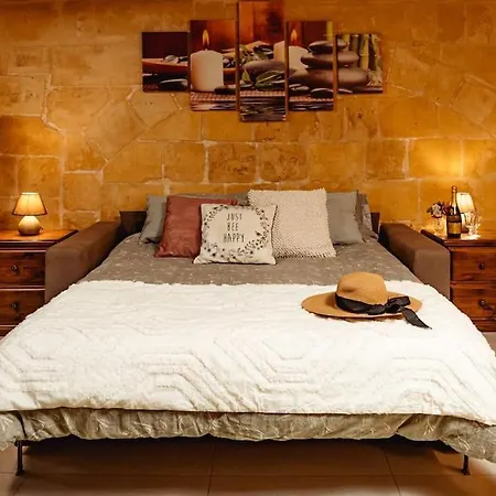 Enchanting 2bdr Townhouse In Centre! * Valletta