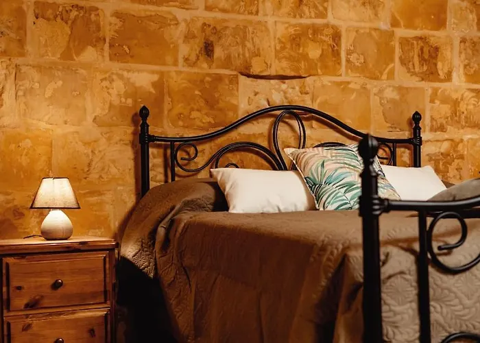 Enchanting 2bdr Townhouse In Centre! *