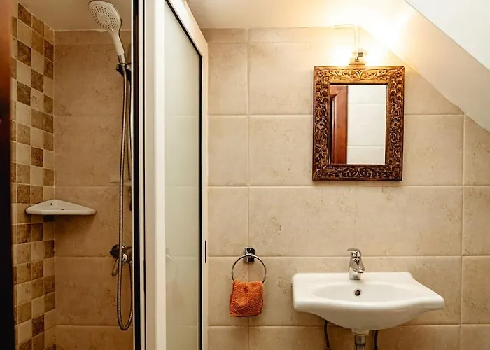 Enchanting 2bdr Townhouse In Centre! *