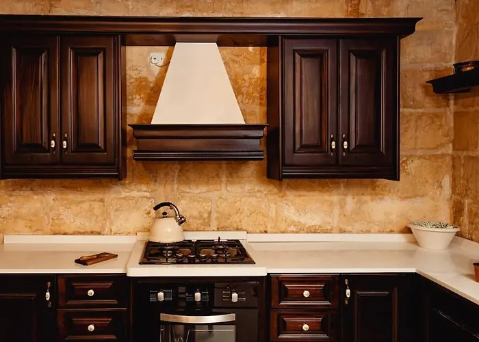 Enchanting 2bdr Townhouse In Centre! La Valeta