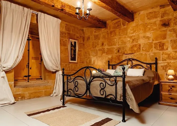 Enchanting 2bdr Townhouse In Centre! * La Valeta