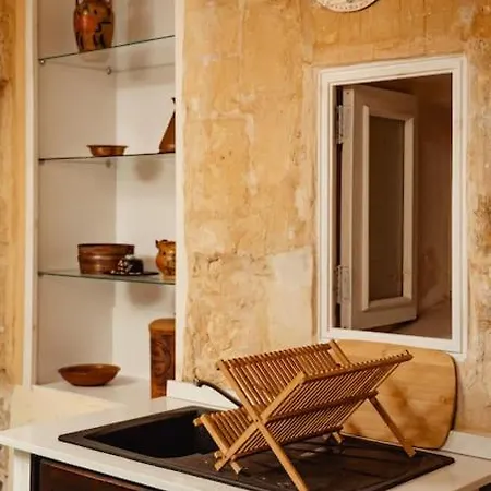 Enchanting 2bdr Townhouse In Centre! * La Valette