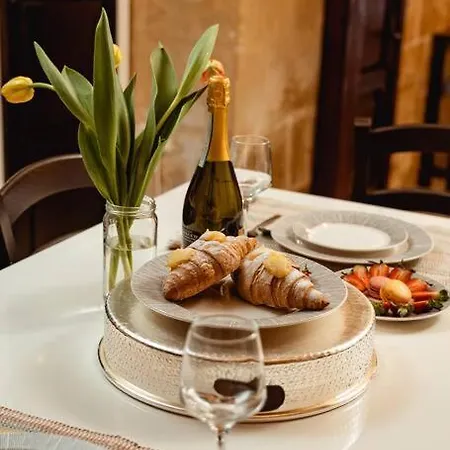 Enchanting 2bdr Townhouse In Centre! Appartamento *