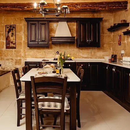 Enchanting 2bdr Townhouse In Centre! Appartamento La Valletta