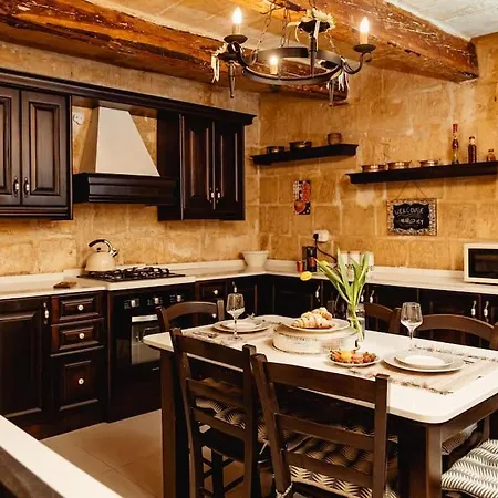 Enchanting 2bdr Townhouse In Centre! 아파트 *