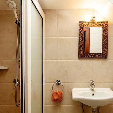 Enchanting 2bdr Townhouse In Centre! *