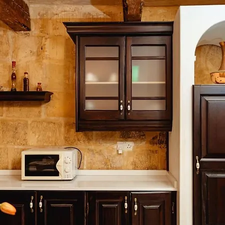 Enchanting 2bdr Townhouse In Centre! La Valette
