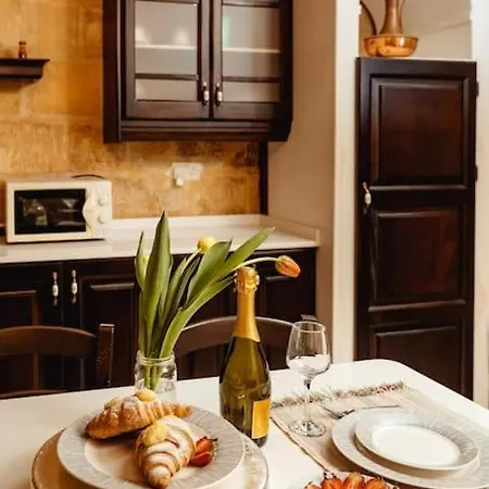 Enchanting 2bdr Townhouse In Centre! Appartamento *