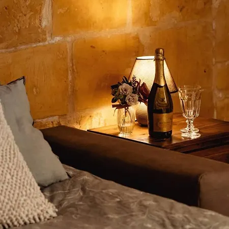 Enchanting 2bdr Townhouse In Centre! La Valeta