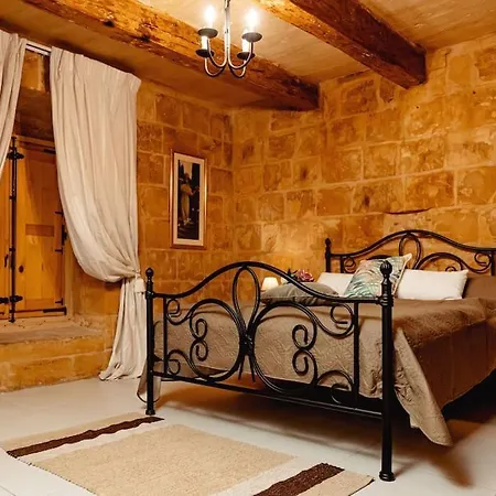 Enchanting 2bdr Townhouse In Centre! * Βαλέτα