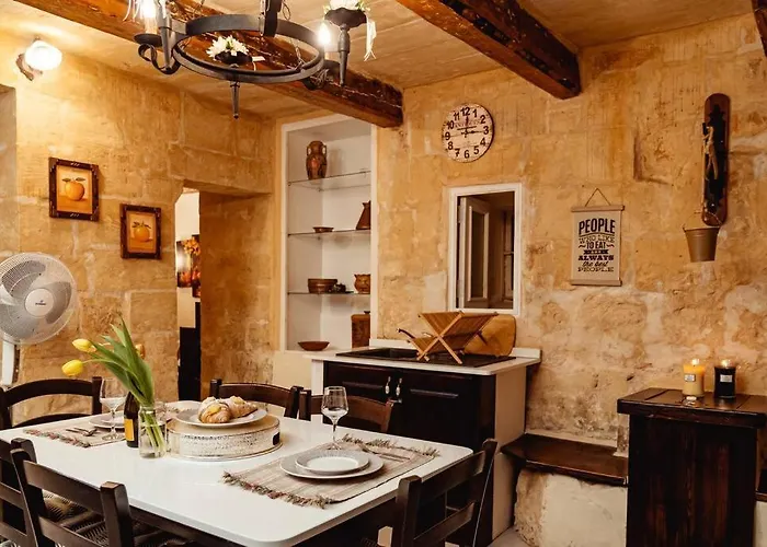 Enchanting 2bdr Townhouse In Centre! Διαμέρισμα