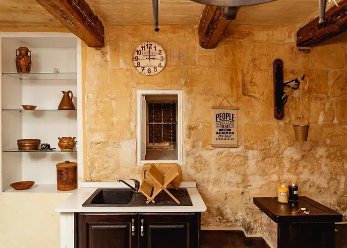 Enchanting 2bdr Townhouse In Centre! *