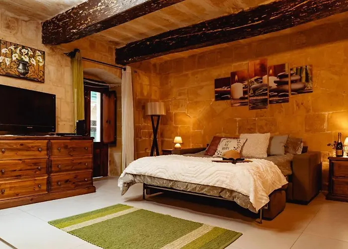 Enchanting 2bdr Townhouse In Centre! *